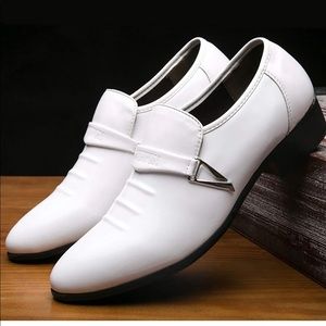 Men’s pointed toe slip-on tuxedo dress shoe
